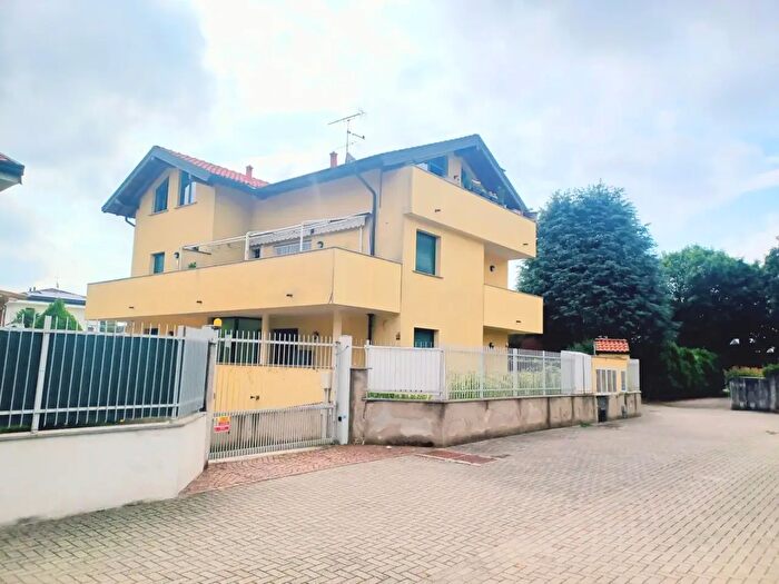 Appartamento trilocale in vendita in Via Enrico De Nicola, Inveruno