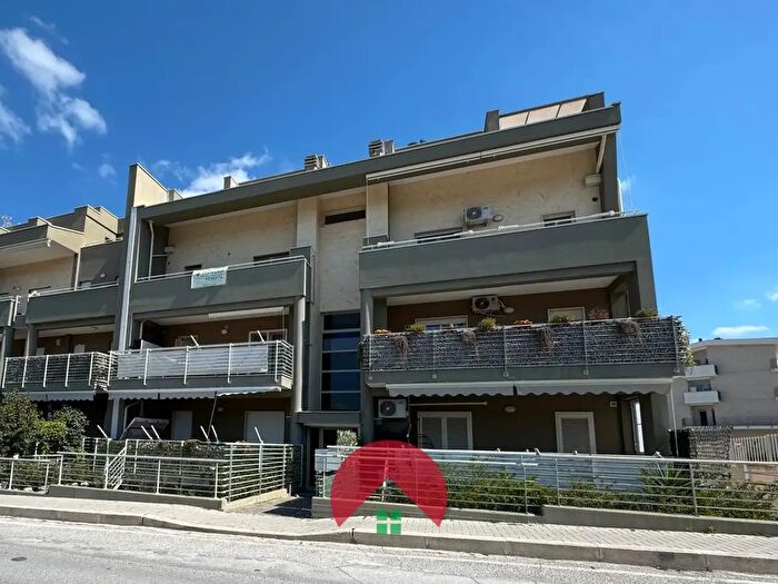 Appartamento quadrilocale in vendita in Via del Rosmarino, Matera