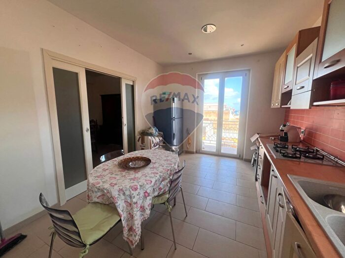 Appartamento con 5 locali in vendita in Via Senatore Scaduto, Bagheria