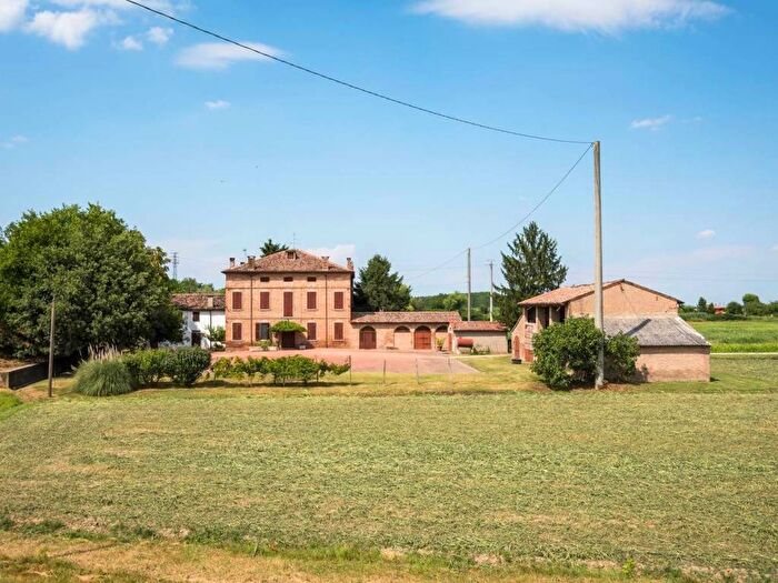 Casa con 6 locali in vendita in Roncoferraro