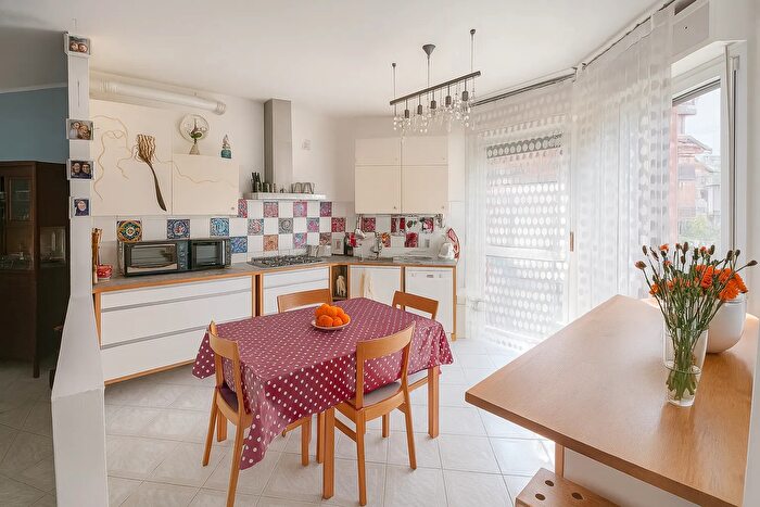 Appartamento trilocale in vendita in Via Cervino, Modena