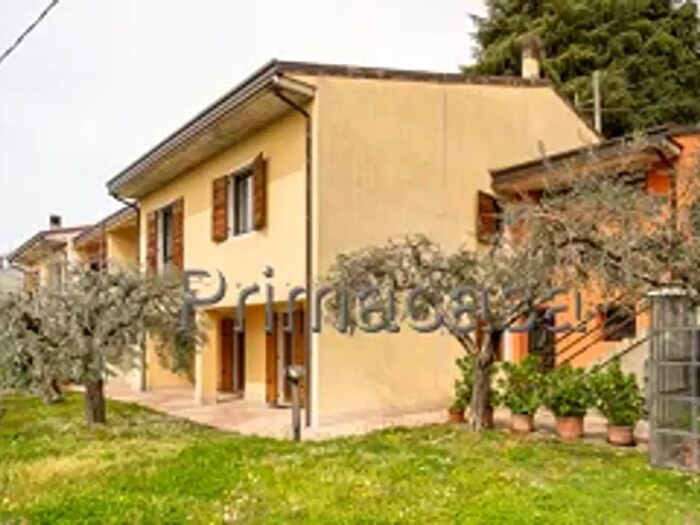 Casa con 6 locali in vendita in Via Arena, Mezzane Di Sotto