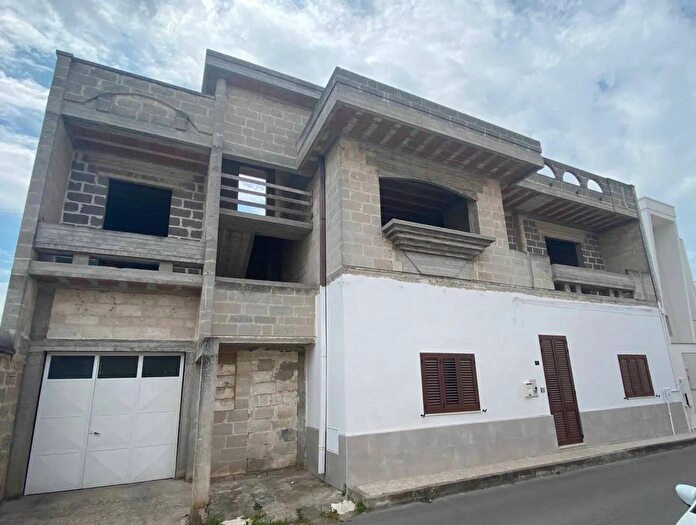 Casa con 7 locali in vendita in Via Toscana Veglie Lecce, Veglie