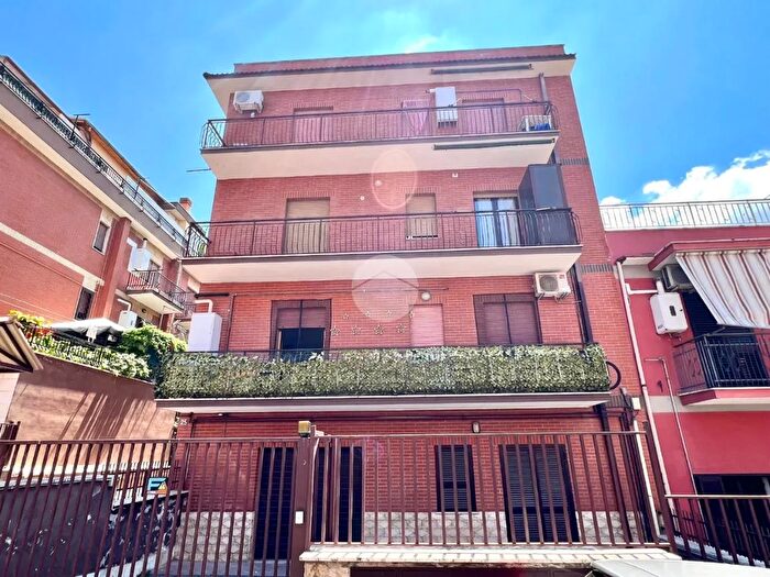 Appartamento trilocale in vendita in Via Jacopo Torriti, Roma