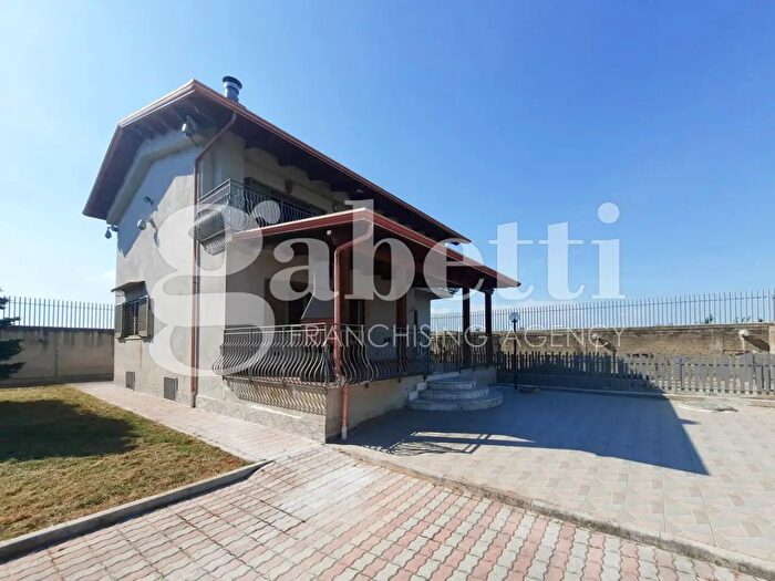 Casa con 7 locali in vendita in Via Torre Scafati Snc, Giugliano In Campania