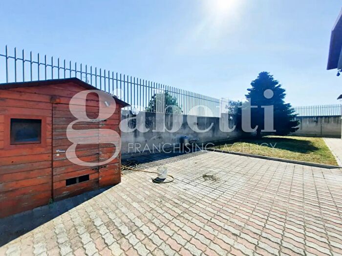 Case in Vendita e in Affitto - 3