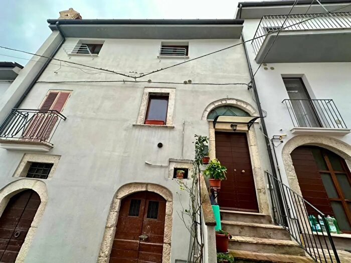 Casa con 5 locali in vendita in Via Aristeo Snc, Tione Degli Abruzzi