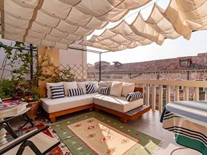 Appartamento con 5 locali in affitto in Calle A Venezia A Venezia A Venezia Longo, Guglie San Leonardo, Venezia