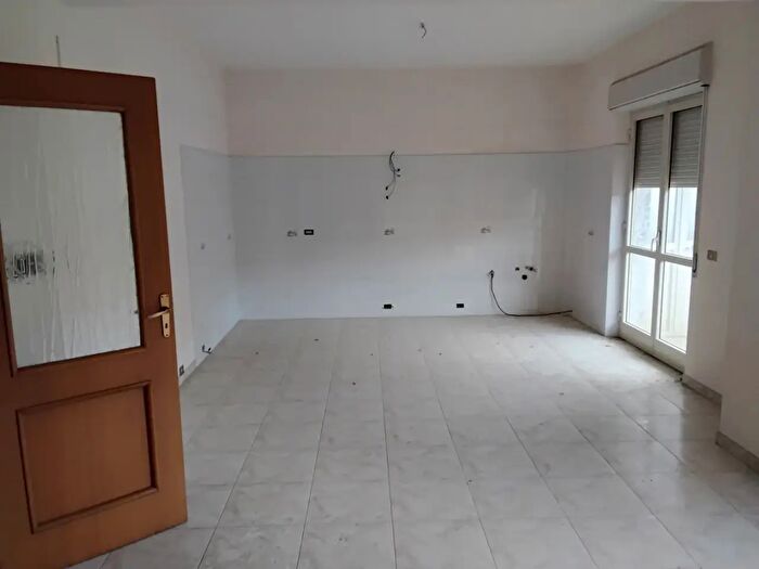 Appartamento quadrilocale in vendita in Strada Statale Inferiore Tirrenia, Reggio Calabria