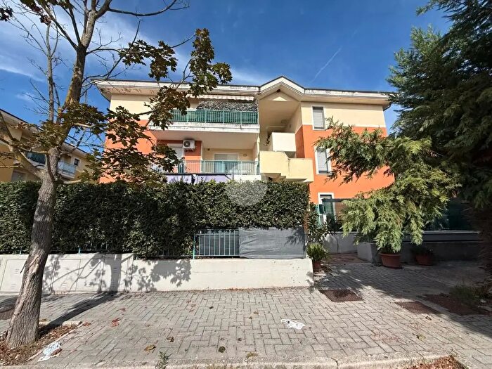 Appartamento trilocale in vendita in Via Giovanni Verga, Colli al Metauro