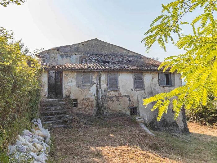 Casa con 6 locali in vendita in Via Ottorino Caproni, Poggio Mirteto