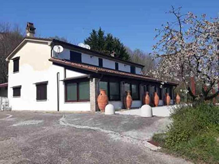 Casa con 6 locali in vendita in Roncofreddo