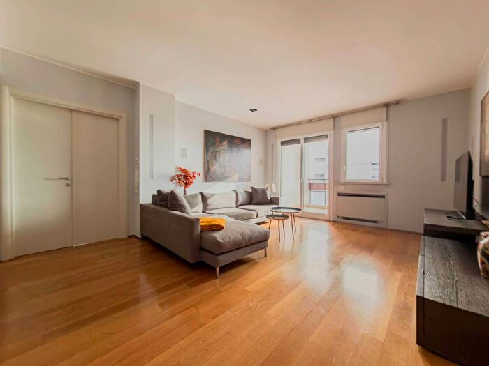 Appartamento trilocale in affitto in Via Amerigo Vespucci, Porta Nuova, Milano