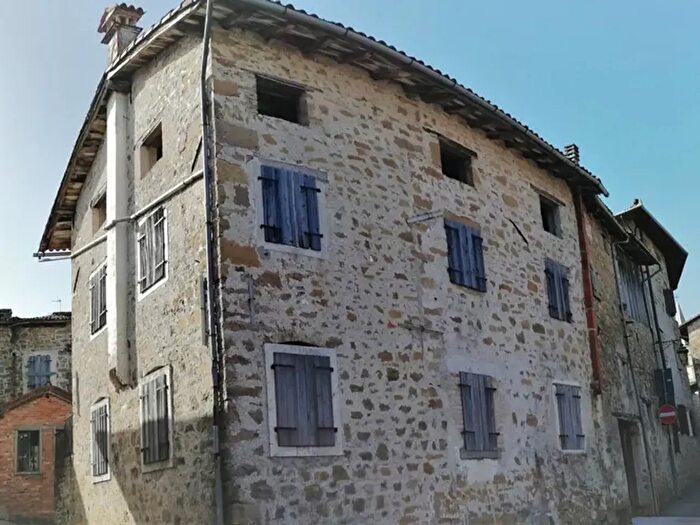 Appartamento con 12 locali in vendita in Piazza Pognici, Frisanco