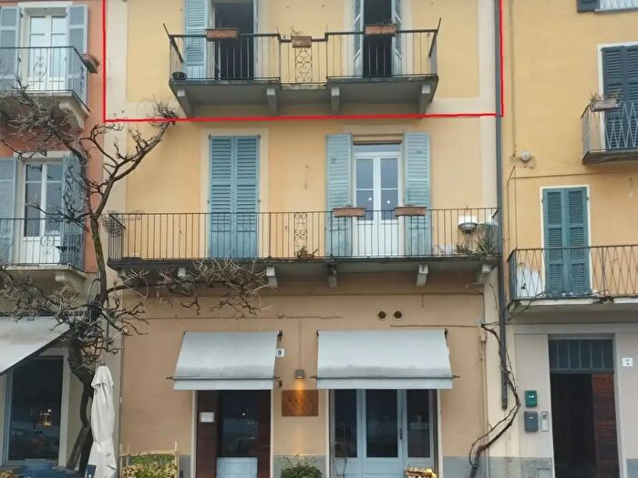 Appartamento trilocale in vendita in Piazza Maggio, Cannobio