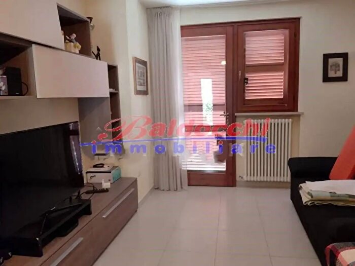 Casa con 6 locali in vendita in Fano