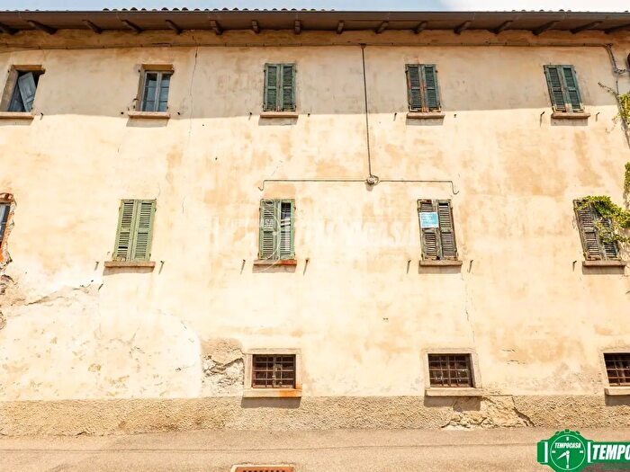 Casa quadrilocale in vendita in Via per Comnago Risorgimen, Lesa