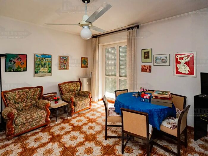 Appartamento quadrilocale in vendita in Via Pecorini, Milano