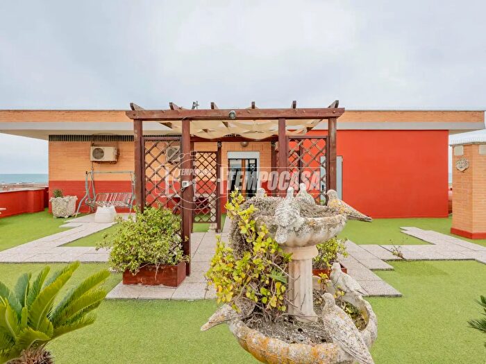 Appartamento trilocale in vendita in Via Orosei, Fiumicino