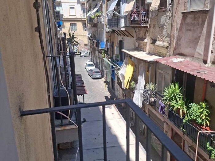 Appartamento bilocale in affitto in Via Duca di San Donato, Mercato, Napoli