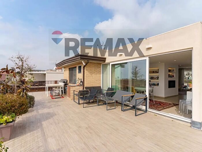 Appartamento con 6 locali in vendita in Via Giacomo Leopardi, Gravina Di Catania