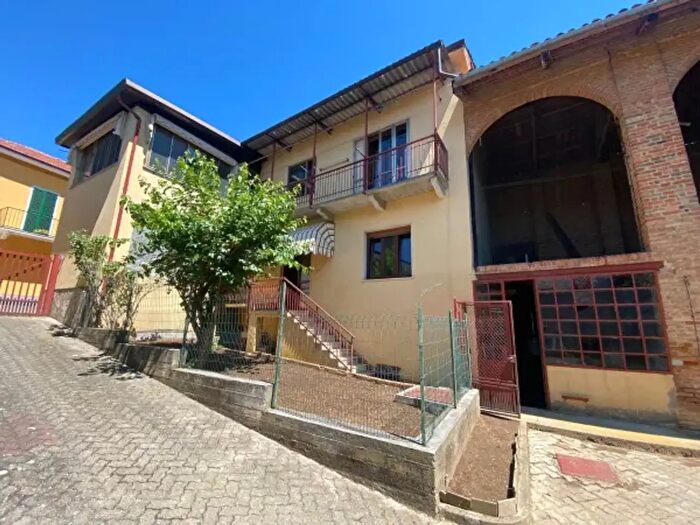 Casa con 6 locali in vendita in Via Umberto I, Cinaglio