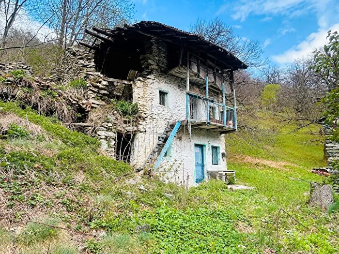 Casa bilocale in vendita in Frazione Valdarmella, Ormea