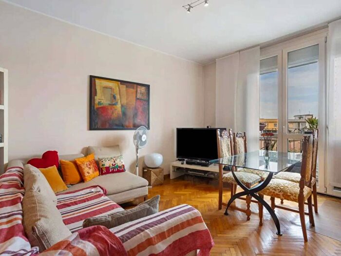 Appartamento trilocale in affitto in Via Giovanni Cadolini, Lodi Brenta, Milano