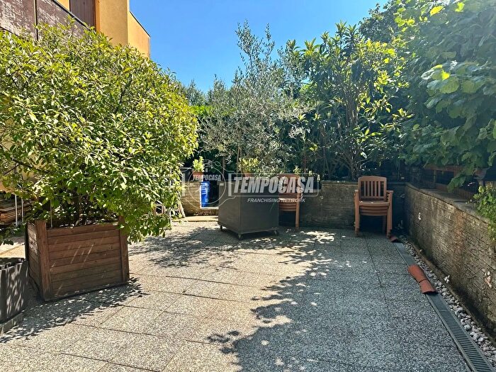 Appartamento trilocale in vendita in Via XXV Aprile B, Lesmo