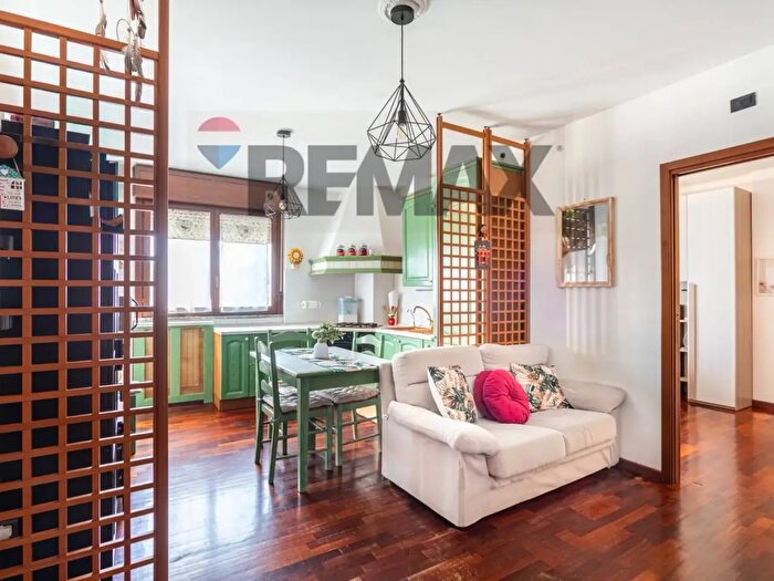 Appartamento bilocale in vendita in Via Pertini, Locate Di Triulzi