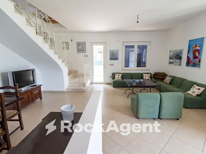 Casa con 6 locali in vendita in Contrada Botterio, Montauro