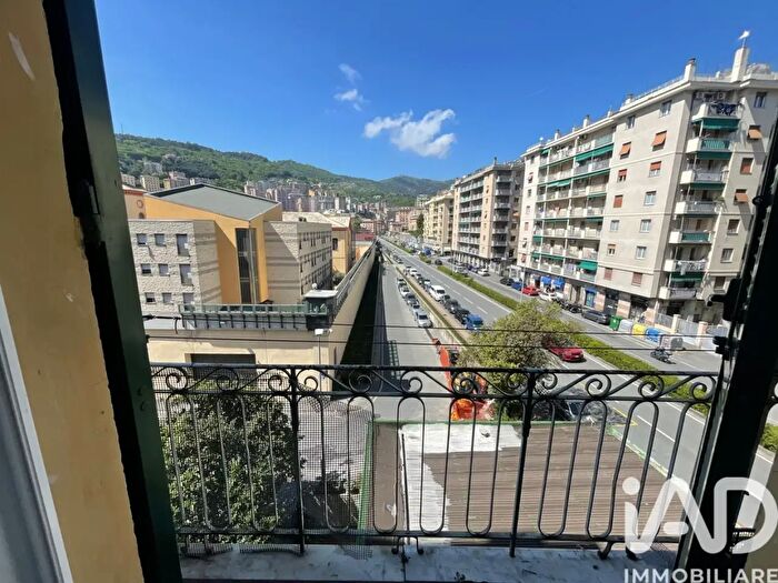 Appartamento con 5 locali in affitto in Corso De Stefanis, Genova