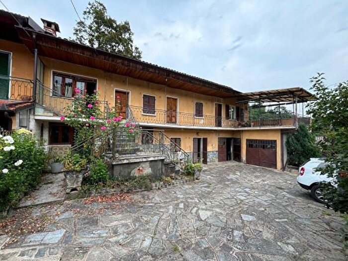 Casa con 6 locali in vendita in Strada Comba, Bricherasio