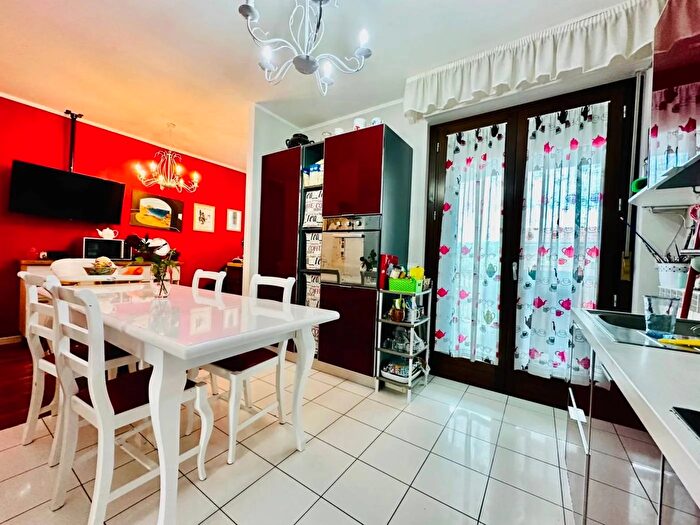 Appartamento trilocale in vendita in Indirizzo Via Marzo, Tolentino