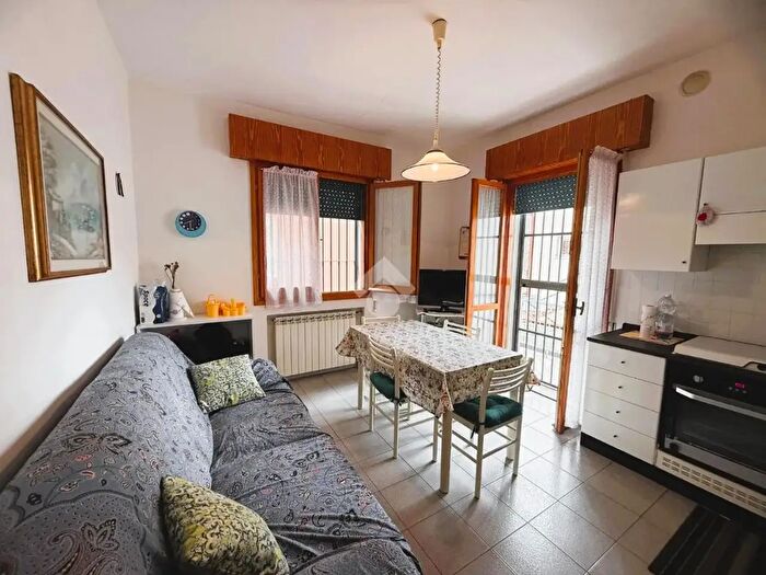 Appartamento trilocale in vendita in Viale Mameli, Riccione