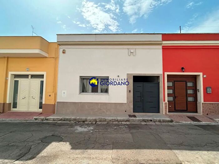 Casa con 5 locali in vendita in Via Luigi Cadorna, Squinzano