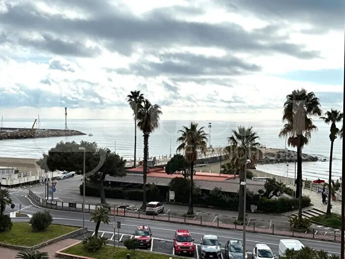 Appartamento quadrilocale in vendita in Via Aurelia, Andora