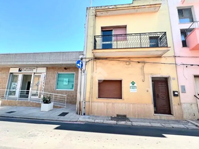 Casa con 6 locali in vendita in Via Mazzini, Sava