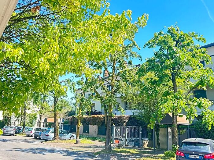 Appartamento quadrilocale in vendita in Via Amatore Sciesa, Desio