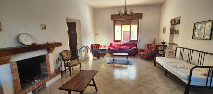 Casa quadrilocale in vendita in Via Vespri, Valderice