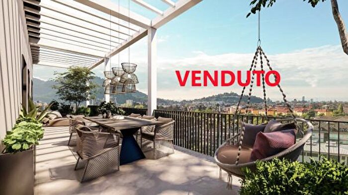 Appartamento con 5 locali in vendita in Via Stretta, Brescia