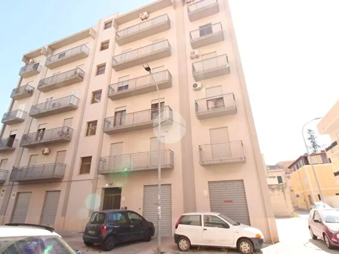 Appartamento con 5 locali in vendita in Via Sanagia, Trapani