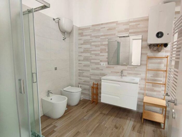 Appartamento bilocale in affitto in Via Chiaia, Monte di Dio, Napoli