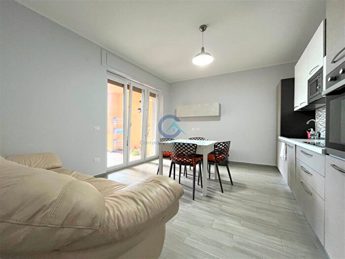 Appartamento trilocale in affitto in Via Genova, Catanzaro Lido, Catanzaro