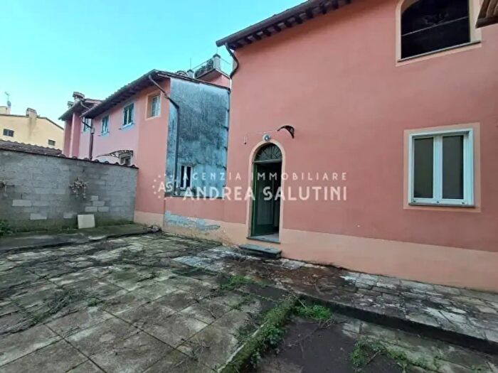 Casa con 6 locali in vendita in Via Piavola, Buti