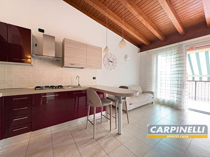 Appartamento bilocale in affitto in Via Silvio Pellico, Centro, Seveso