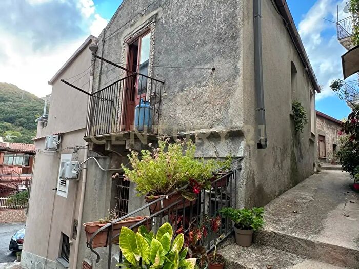 Casa trilocale in vendita in Via San Pietro, Saponara