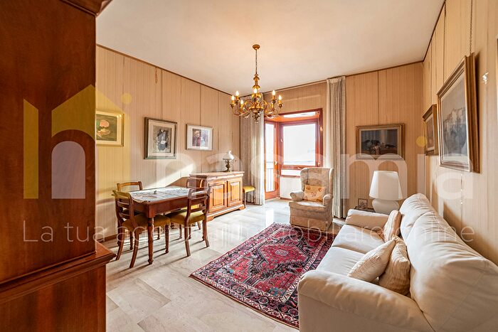 Appartamento con 6 locali in vendita in Via Santorre di Santarosa Snc, Grosseto