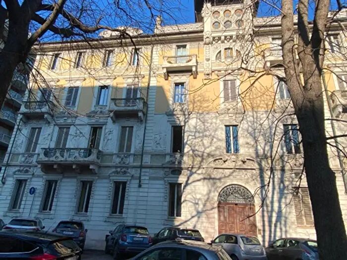 Appartamento con 5 locali in vendita in Corso Rodolfo Montevecchio, Torino