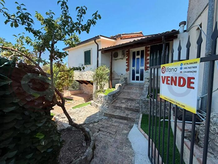 Casa quadrilocale in vendita in Via Manfredi, Arce